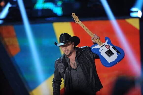  Jason Aldean wins the Artist of the Year Award at the AMERICAN COUNTRY AWARDS