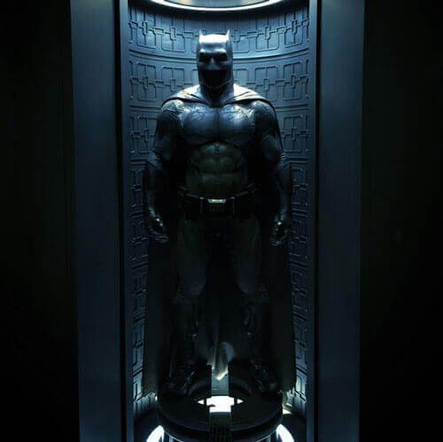 Zack Snyder Shows Off Batman Costume