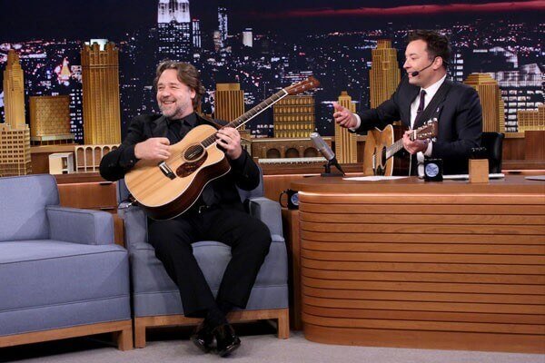 Russell Crowe and Jimmy Fallon Sing Balls in Your Mouth