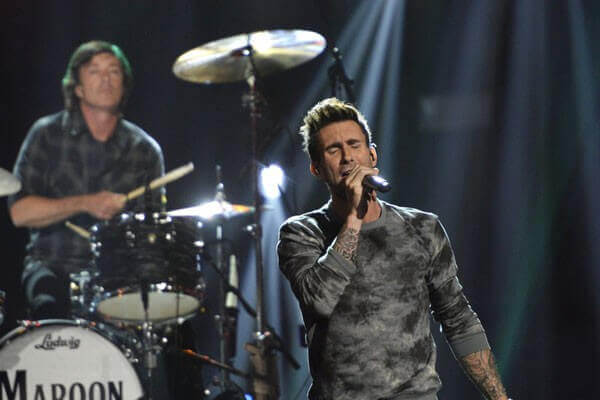 Maroon 5, Kelly Clarkson, and Ed Sheeran Perform on The Voice