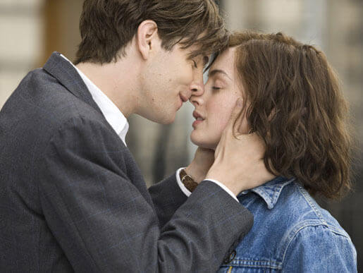 Jim Sturgess and Anne Hathaway in 'One Day'