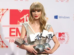 Taylor Swift at the 2012 MTV EMAs