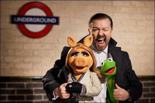 Miss Piggy, Ricky Gervais and Kermit the Frog in The Muppets Again