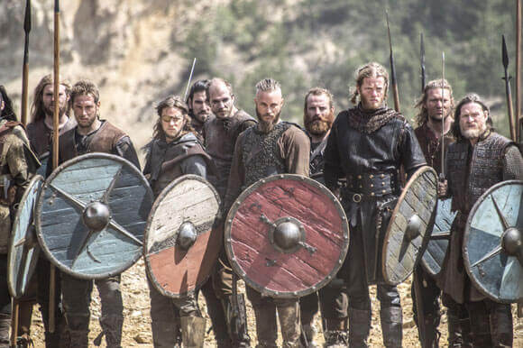 Travis Fimmel and Donal Logue in Vikings Season 2