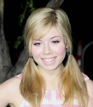 Jennette McCurdy Stars in Between