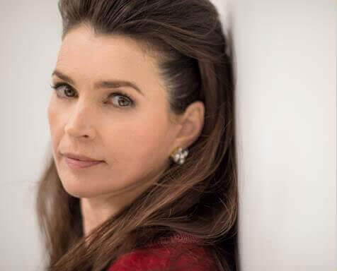 Julia Ormond to Star in Incorporated